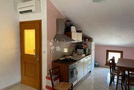 POREČ (okolica) Stan sa vrtom i bazenom, Poreč, Apartamento