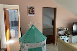 POREČ (okolica) Stan sa vrtom i bazenom, Poreč, Apartamento