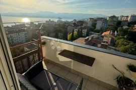 Prostran stan sa predivnim pogledom na Kvarnerski zaljev, Rijeka, Appartement