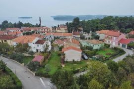 ROVINJ, GRAĐEVINSKA PARCELA OD 820 m2 U CENTRU, Rovinj, Maison