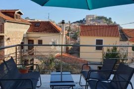 CRNICA - Prekrasna kuća s dva apartmana, Šibenik, بيت