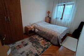 APARTMAN U GRADU KRKU - SUPER MIRNA LOKACIJA, Krk, Wohnung