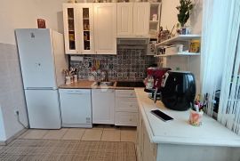 APARTMAN U GRADU KRKU - SUPER MIRNA LOKACIJA, Krk, Wohnung