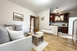 NOVIGRAD, STAN SA VRTOM NA TOP LOKACIJI, Novigrad, Apartamento