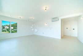 Luksuzni penthouse s privatnom prostranom krovnom terasom i prekrasnim pogledom na more, Barbat., Rab, Wohnung