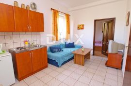 ISTRA, FAŽANA - Etaža kuće s 4 apartmana i vrtom - 500 m OD MORA!!, Fažana, Appartement