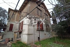 ISTRA, PULA - Austrougarska vila za renovaciju u blizini mora, Pula, بيت