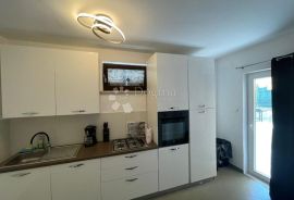 MALINSKA - APARTMANSKA KUĆA 400 m OD MORA, Malinska-Dubašnica, Maison