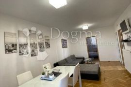 MALINSKA - APARTMANSKA KUĆA 400 m OD MORA, Malinska-Dubašnica, Maison