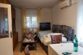 Stan u prizemlju obiteljske kuće, Labin, Appartement