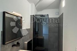 STAN 2 SPAVAĆE I 2 KUPAONICE 66.63m2 - Pula, Pula, Apartamento