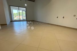 STAN 2 SPAVAĆE I 2 KUPAONICE 75.36m2 - Pula, Pula, Apartamento