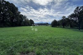 GOSPIĆ-SMILJAN PRODAJE SE ATRAKTIVNO GRAĐEVINSKO ZEMLJIŠTE OD 15640 m2, Gospić - Okolica, Zemljište