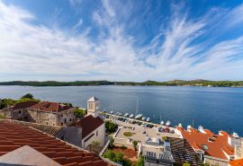 Dragulj u srcu stare jezgre Šibenika!!, Šibenik, House