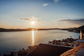 Dragulj u srcu stare jezgre Šibenika!!, Šibenik, House