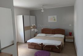 Moderna kuća, 3 stambene jedinice, Borik - Zadar, Zadar, Maison