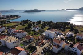 VODICE STAN SA DVORIŠTEM NADOMAK MORA  DX6, Vodice, Διαμέρισμα