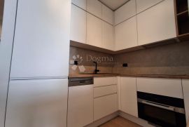 Dizajnerski studio apartman u poslovnom centru Raba!!! Samo kod nas!, Rab, Flat