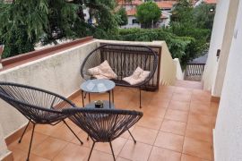 Prostrani stan s 4 sobe i 2 terase u Puli – 2200 €/m²!, Pula, Stan