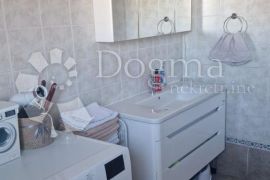 Prostrani stan s 4 sobe i 2 terase u Puli – 2200 €/m²!, Pula, Stan