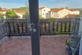 Prostrani stan s 4 sobe i 2 terase u Puli – 2200 €/m²!, Pula, Stan