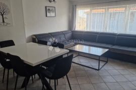 Prostrani stan s 4 sobe i 2 terase u Puli – 2200 €/m²!, Pula, Apartamento