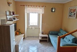 Baška jednosoban apartman nedaleko rive!, Baška, Flat