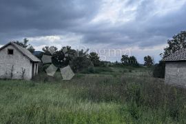 GRAĐEVINSKO ZEMLJIŠTE LIČKI OSIK UZ VODU 4640 m2, Gospić - Okolica, Zemljište