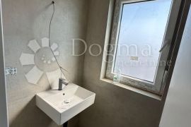 PENTHOUSE S POGLEDOM NA MORE, Vir, Kвартира