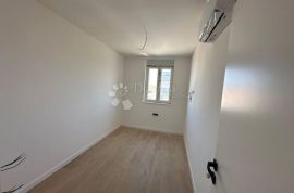 PENTHOUSE S POGLEDOM NA MORE, Vir, Kвартира