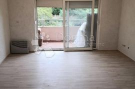 MATULJI - STAN S BALKONOM U NOVIJOJ ZGRADI, Matulji, Apartamento