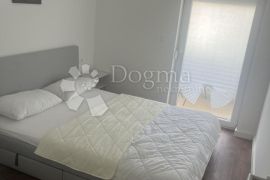 BIOGRAD NA MORU – ODLIČAN STAN OD 82 M2 U PRIZEMLJU, Biograd Na Moru, Appartamento