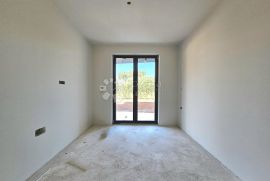 Stan u prizemlju s okućnicom,na 10min od mora, Umag, Apartamento