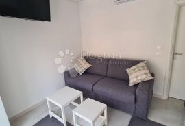 Dramalj, apartmanska kuća 200 m od mora, Crikvenica, Casa