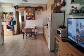 VODICE-SRIMA apartman 2.red od mora, privatni vrt+PM, Vodice, Kвартира