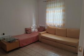 VODICE-SRIMA apartman 2.red od mora, privatni vrt+PM, Vodice, Kвартира