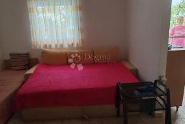 VODICE-SRIMA apartman 2.red od mora, privatni vrt+PM, Vodice, Kвартира