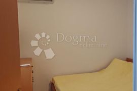 VODICE-SRIMA apartman 2.red od mora, privatni vrt+PM, Vodice, Kвартира