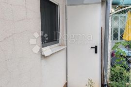 VODICE-SRIMA apartman 2.red od mora, privatni vrt+PM, Vodice, Kвартира