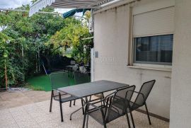 VODICE-SRIMA apartman 2.red od mora, privatni vrt+PM, Vodice, Kвартира