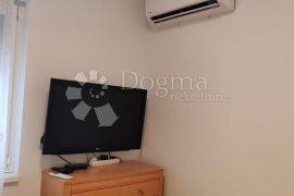 VODICE-SRIMA apartman 2.red od mora, privatni vrt+PM, Vodice, Kвартира