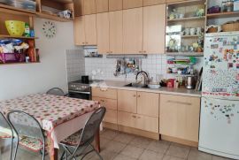 VODICE-SRIMA apartman 2.red od mora, privatni vrt+PM, Vodice, Kвартира