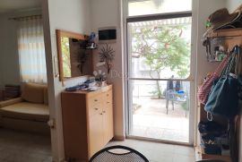 VODICE-SRIMA apartman 2.red od mora, privatni vrt+PM, Vodice, Kвартира