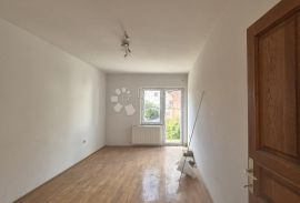 4S-stan u Dubravi, spremište, PM, 131 m2 - odlična prilika!, Zagreb, Apartamento