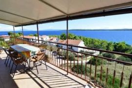 ZAVALA - OTOK HVAR - TREĆA ETAŽA KUĆE U VISOKOM POTKROVLJU S POGLEDOM NA MORE, Jelsa, Apartamento