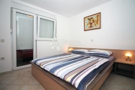 APARTMANSKA KUĆA S NEVJEROJATNIM POGLEDOM  I VEZOM, Tisno, Haus