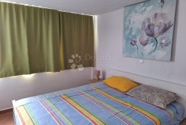 APARTMANSKA KUĆA S NEVJEROJATNIM POGLEDOM  I VEZOM, Tisno, Haus