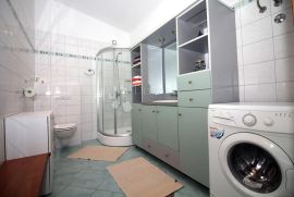 APARTMANSKA KUĆA S NEVJEROJATNIM POGLEDOM  I VEZOM, Tisno, Haus