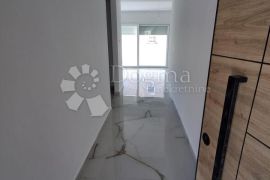 Dvoetažni apartman u Palitu sa prekrasnom krovnom terasom, Rab, Wohnung