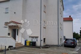 Samo kod nas!! Lijepo uređeni apartman sa terasom u Barbatu, Rab, Daire